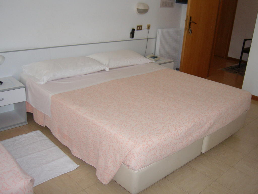 Hotel Villa Carla Grado Kamer foto